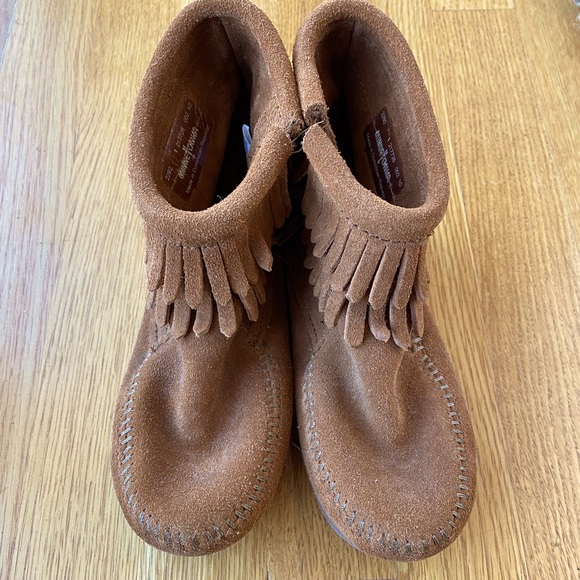Tan Minnetonka children’s moccasins - Picture 3 of 10